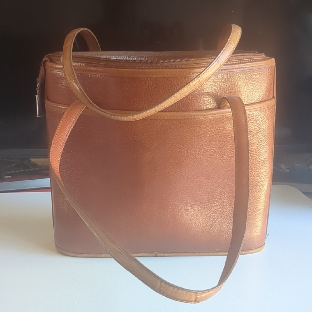 Brighton Tote Leather Bag - Picture 3 of 8
